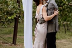 Politini Wines Wedding Nicole & Steve - Wedding ceremony kiss
